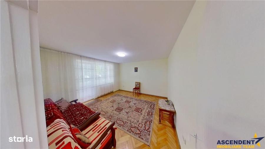 Apartament cu 3 camere decomandat în Calea București