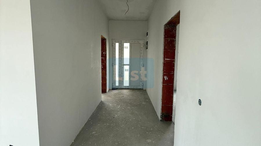Casă cu 4 camere cu Canalizare în Sântandrei