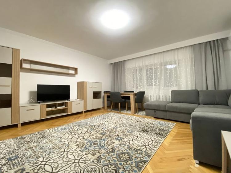 Apartament cu 3 camere decomandat, mobilat în Faleza Nord