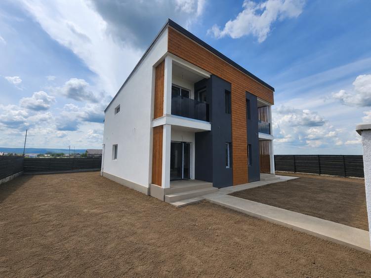 Duplex cu 3 camere cu Canalizare în Miroslava