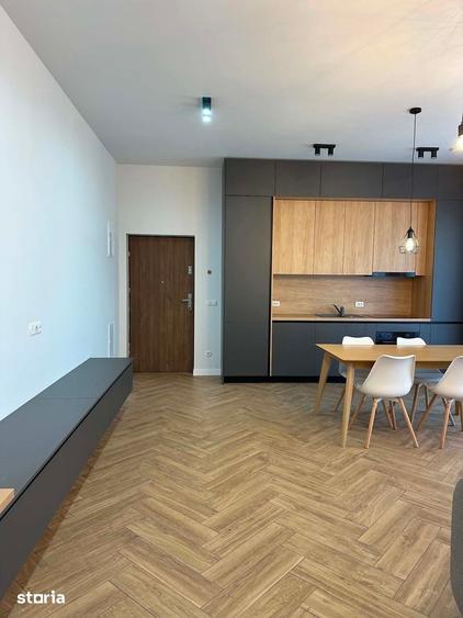 Apartament cu 2 camere semidecomandat în Botizului