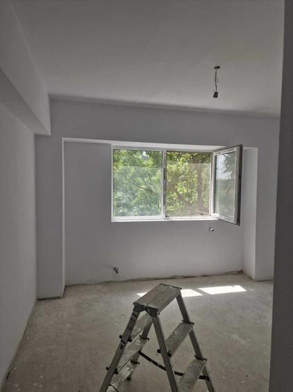 Proprietar , vand apartament 3 camere decomandat - 1