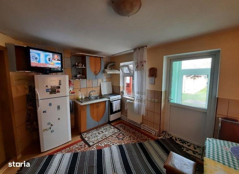 Casă cu 4 camere cu Teren 5500 Mp în Central