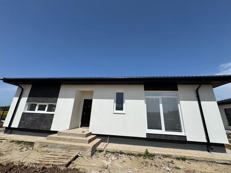 Casă cu 4 camere cu Teren 338 Mp în Tunari