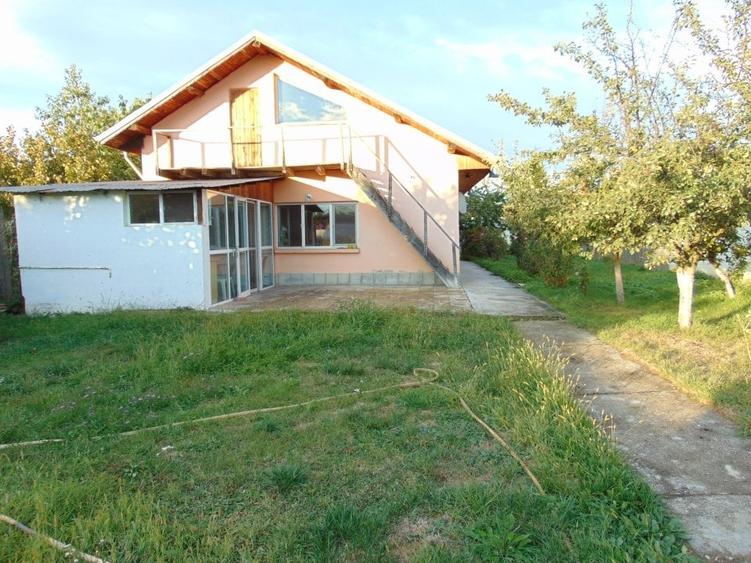 Casă individuală cu 4 camere cu Canalizare în Tărtășești