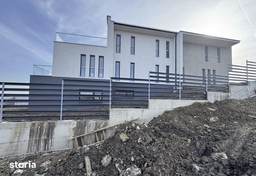Casă cu 4 camere cu Teren 479 Mp în Sopor