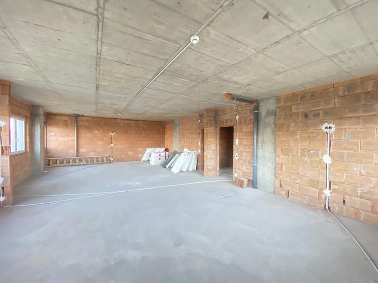 Apartament cu 4 camere semidecomandat în Central