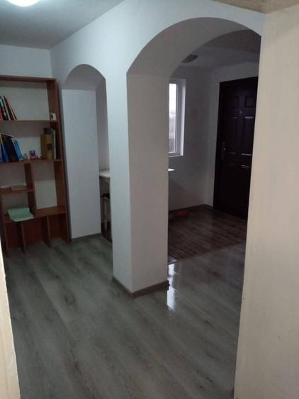 Casă cu 4 camere în Niculești