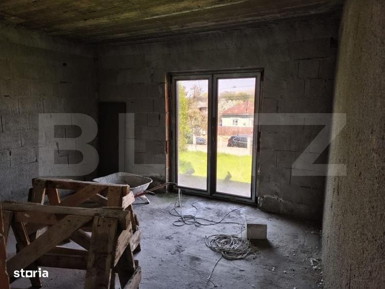 Casă cu 4 camere în Plopu