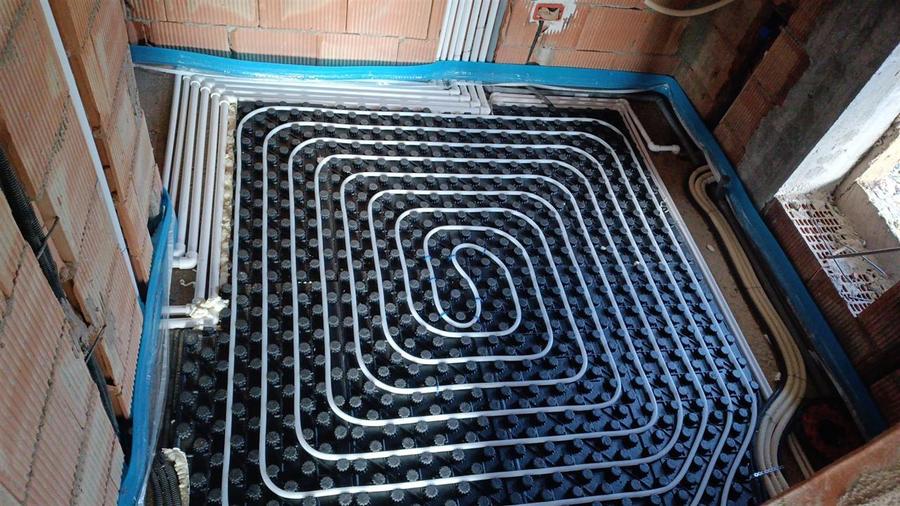 Casă individuală cu 4 camere cu Canalizare în Valea Lupului