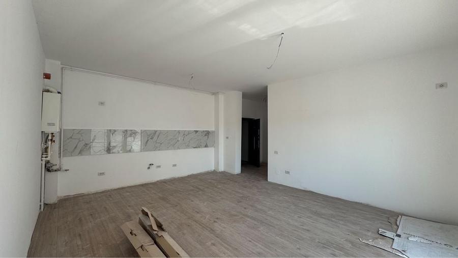 Apartament cu 3 camere decomandat în Tunari