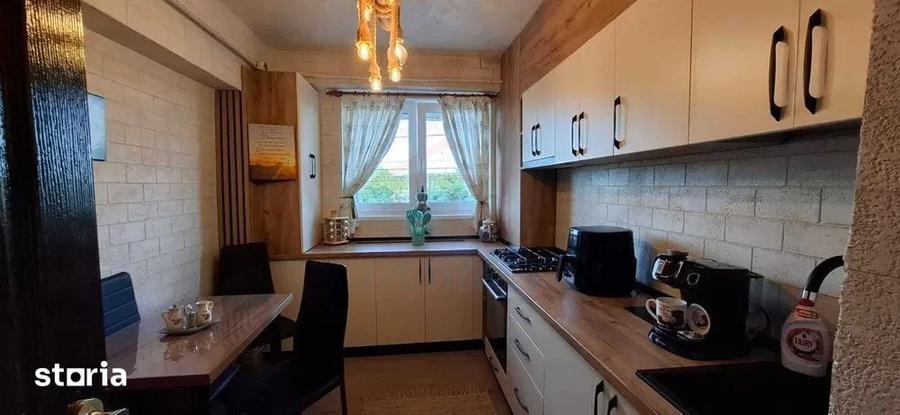 Apartament cu 3 camere decomandat în Port