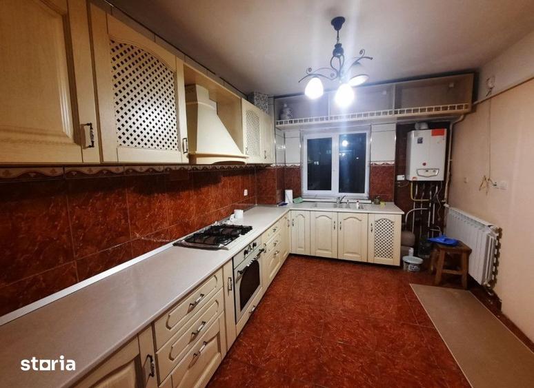 Apartament cu 4 camere în Mărăței