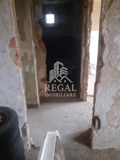 Apartament cu 2 camere semidecomandat în Ghelari