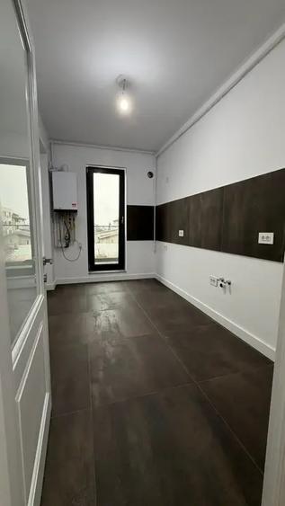 Apartament cu 4 camere decomandat în Aviației