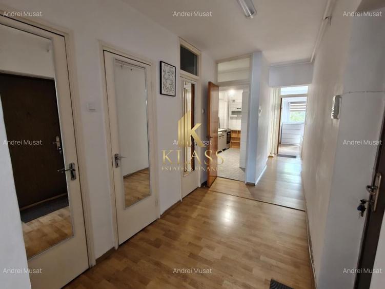 Apartament cu 3 camere, mobilat în P-ța Universității