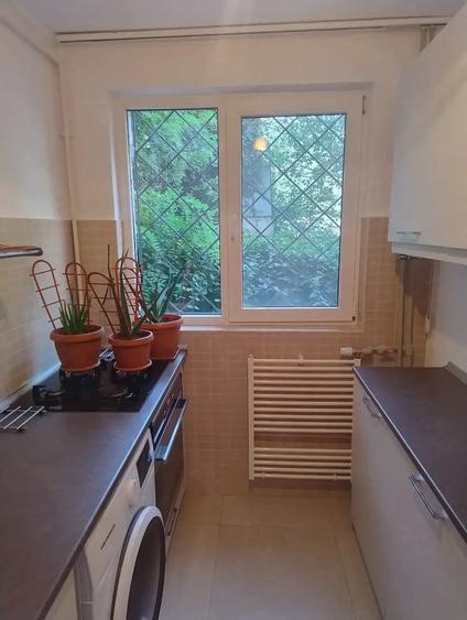 Garsonieră decomandată în Titan