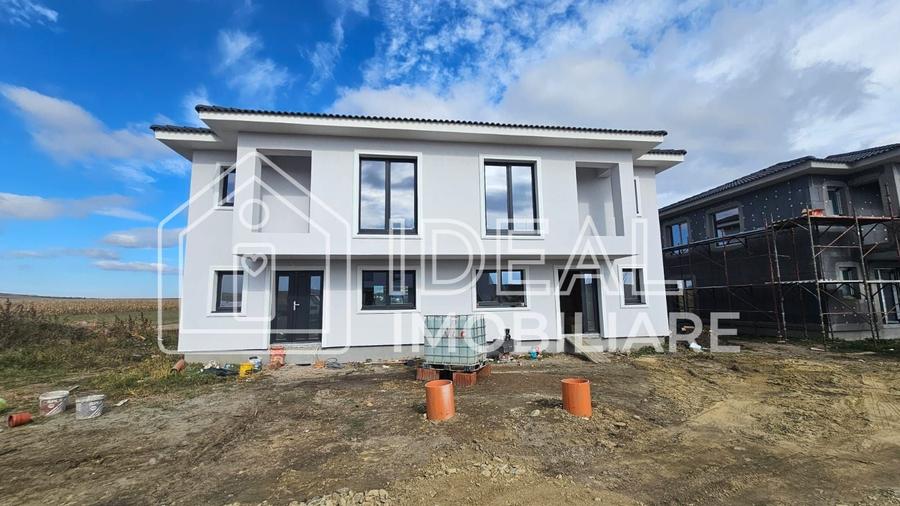 Duplex cu 5 camere cu Canalizare în Șura Mică