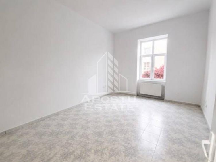 Spațiu comercial, de 68.769996643066 mp, în Ultracentral