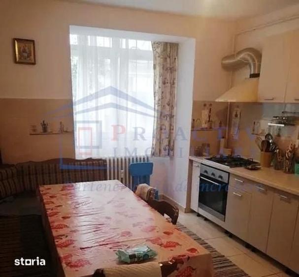 Apartament cu 4 camere decomandat în Central