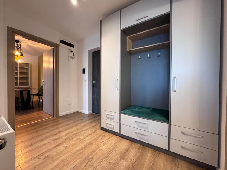 Apartament cu 2 camere decomandat în P-ta Presei Libere