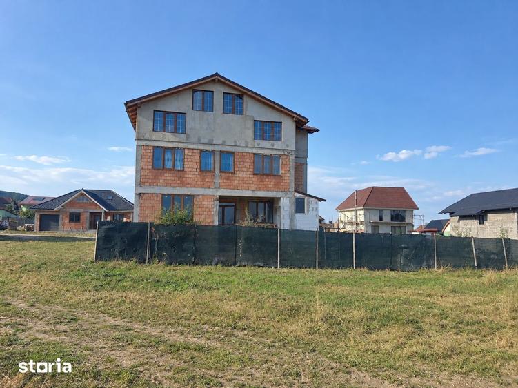 Casă cu 5 camere cu Teren 500 Mp în Central