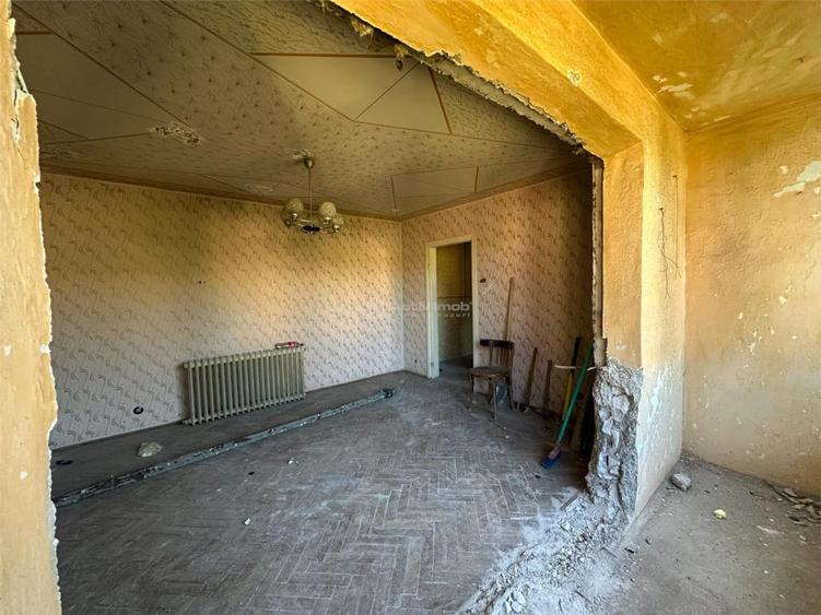 Apartament cu 3 camere semidecomandat în Central