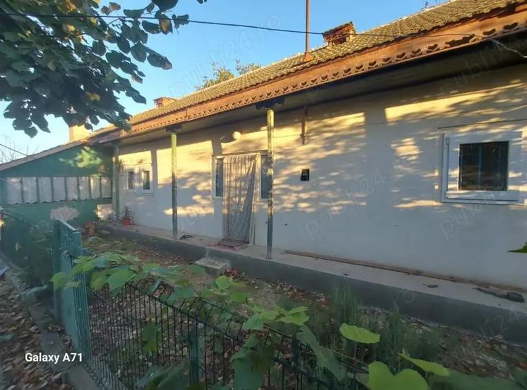Casă cu 5 camere în Satu Nou