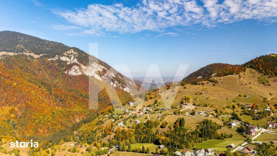 Casă cu 4 camere cu Teren 1045 Mp în Moieciu