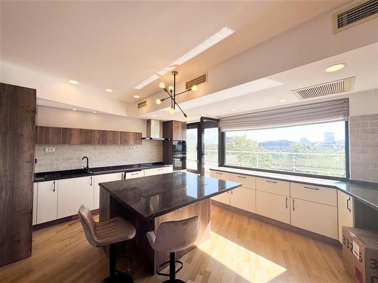 Apartament cu 4 camere decomandat, mobilat în Herăstrău