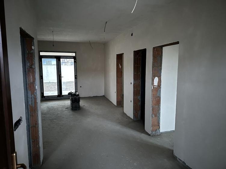 Casă cu 4 camere cu Teren 500 Mp în Nojorid