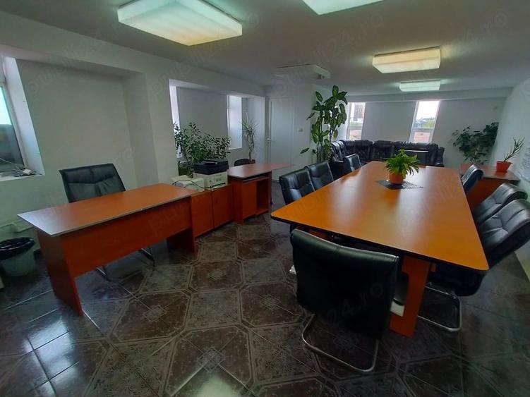 Spațiu comercial, de 950 mp, în Badea Cârțan