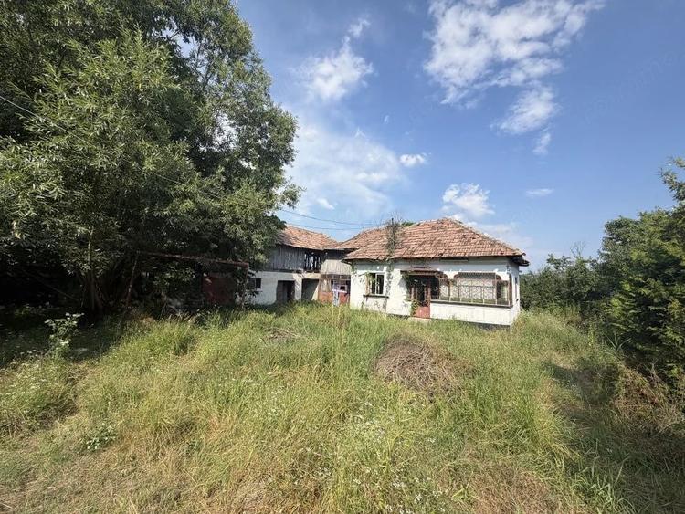 Teren de 1032 mp, în Micești
