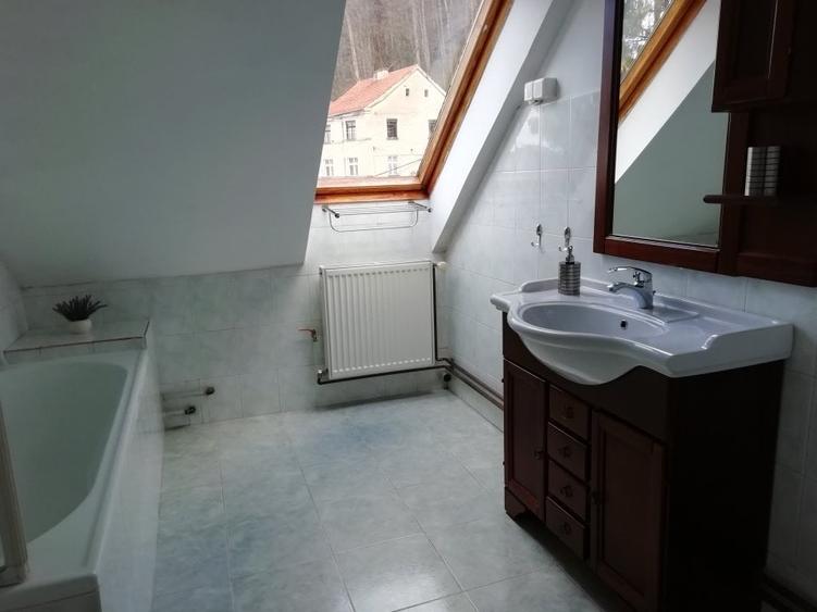 Apartament cu 3 camere semidecomandat în Ultracentral