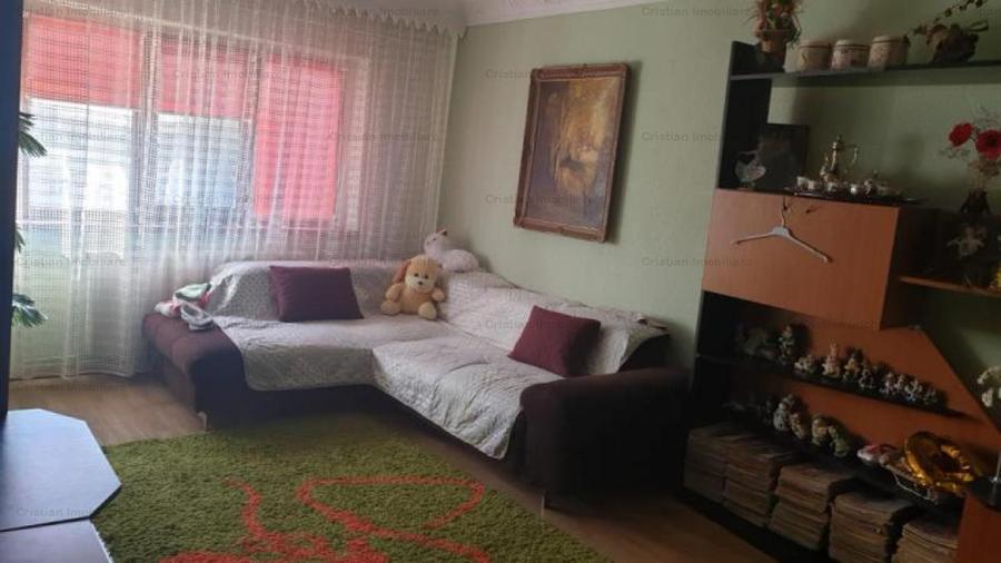 Apartament cu 3 camere decomandat în Buzaului