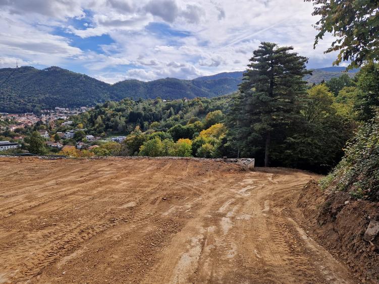 Teren Construcții intravilan de 800 mp, în Drumul Poienii