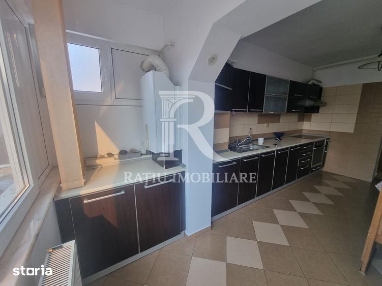 Apartament cu 3 camere, mobilat în Central