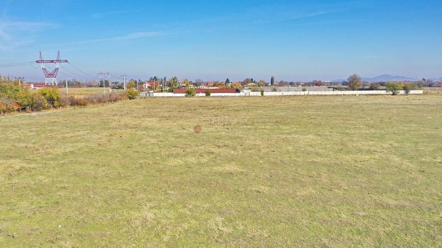 Teren Construcții intravilan de 55700 mp, în Stupini