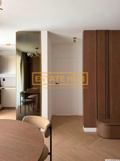 Apartament cu 3 camere semidecomandat, mobilat în Central