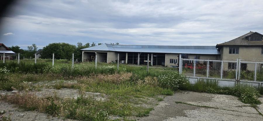 Spațiu comercial, în Verești