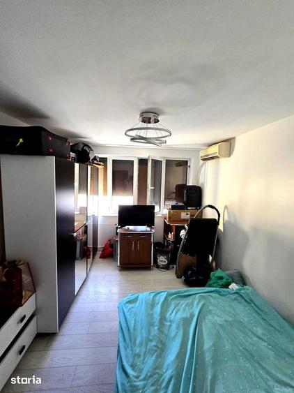 Apartament cu 3 camere decomandat în Tei