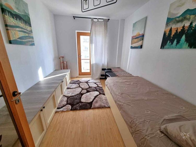 Apartament cu 3 camere semidecomandat în Alexandru cel Bun