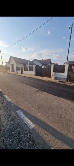 Casă cu 4 camere în Cazasu