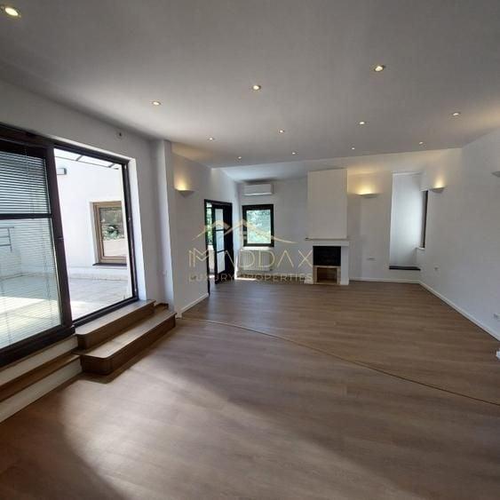 Apartament cu 5 camere decomandat în Kiseleff