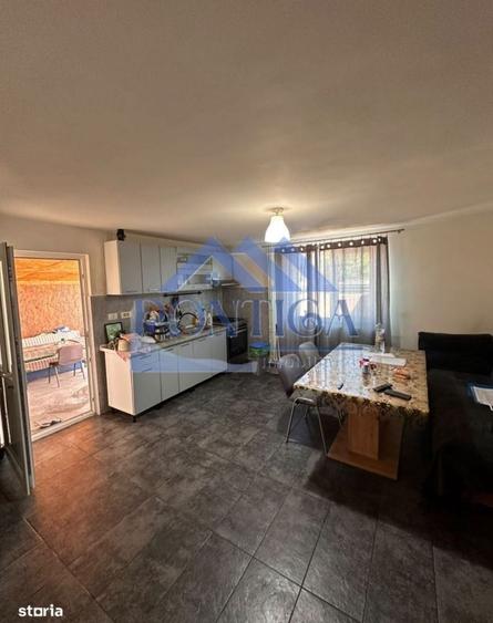 Casă cu 4 camere cu Teren 250 Mp în Poarta Albă