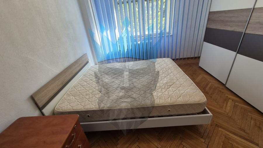 Apartament cu 3 camere decomandat, mobilat în P-ța Unirii