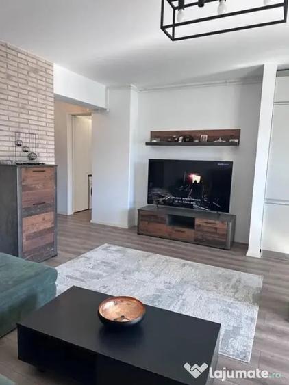 Apartament cu 2 camere decomandat în Noua