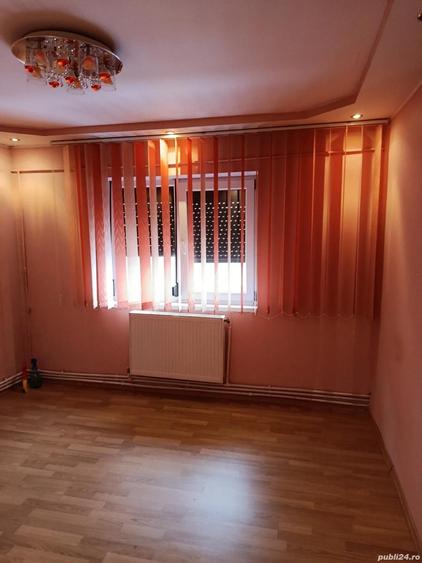 Apartament cu 3 camere decomandat în Buzaului