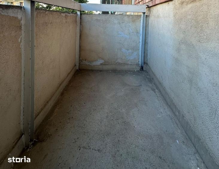 Apartament cu 3 camere decomandat în Viziru 2