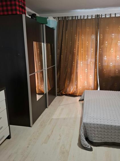 Apartament cu 4 camere decomandat în Vitan